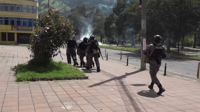 Ekvadore tęsiantis antivyriausybinėms demonstracijoms žuvo protestuotojas indėnas