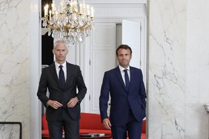 Prancūzijos prezidentui nesiseka rasti išeities iš porinkiminės aklavietės