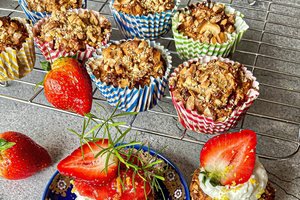 Avižinių dribsnių keksiukai su braškėmis: receptas, kuris patiks ir sveikuoliams, ir gurmanams