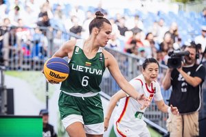 Lietuvos trijulių rinktinė baudų metimais išplėšė būtiną pergalę ir tęsia pasaulio čempionato kovas – žais aštuntfinalyje