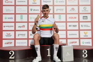 Lietuvos dviračių plento čempionate 19-metis A. Mikutis nukarūnavo E. Šiškevičių