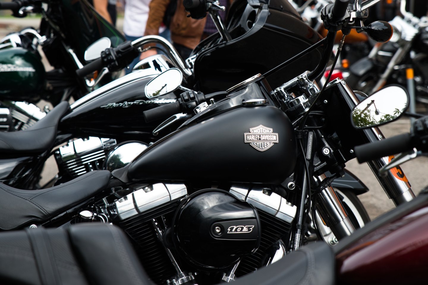 Klaipėdoje chuliganas metė plytą į važiuojantį motociklininką – apgadintas „Harley Davidson“.<br>V.Ščiavinsko asociatyvi nuotr.