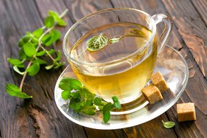 Vaistininkė įspėjo, kokių arbatų negerti kartu su vaistais