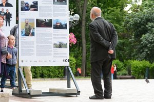 Kijeve atidaryta paroda, skirta kare žuvusiems ar sužeistiems žurnalistams pagerbti