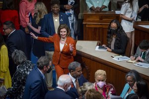 JAV Kongresas priėmė pirmąjį per kelis dešimtmečius svarbų ginklų kontrolės įstatymą