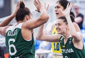 Lietuvės nestabdo: žengė į pasaulio trijulių krepšinio pusfinalį