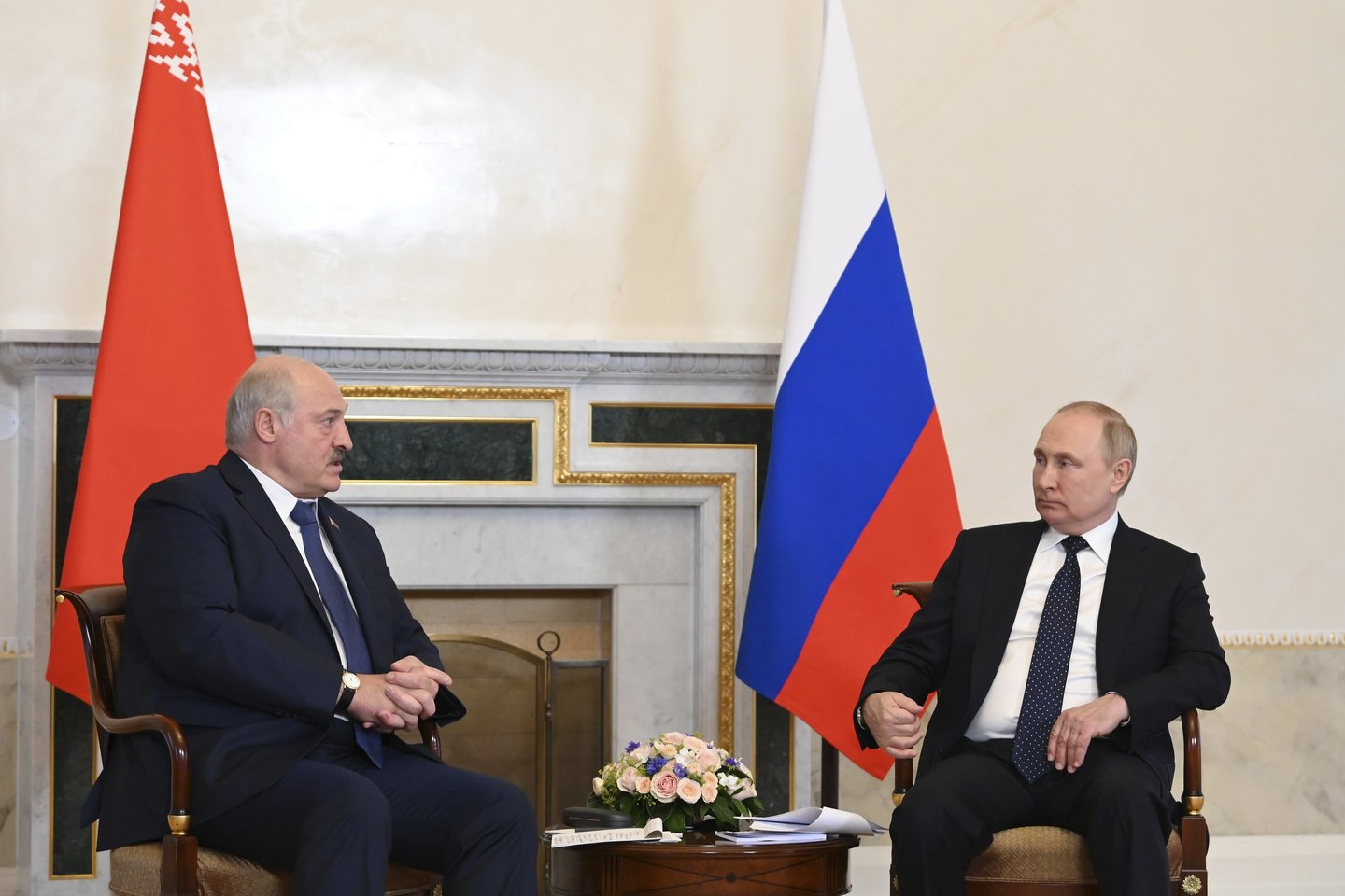 Vladimiras Putinas ir Aliaksandras Lukašenka.<br>AP/Scanpix nuotr.