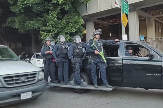 Tūkstančių moterų gyvenimus galintis pakeisti JAV sprendimas iššaukė protestus: neapsieita be susirėmimų
