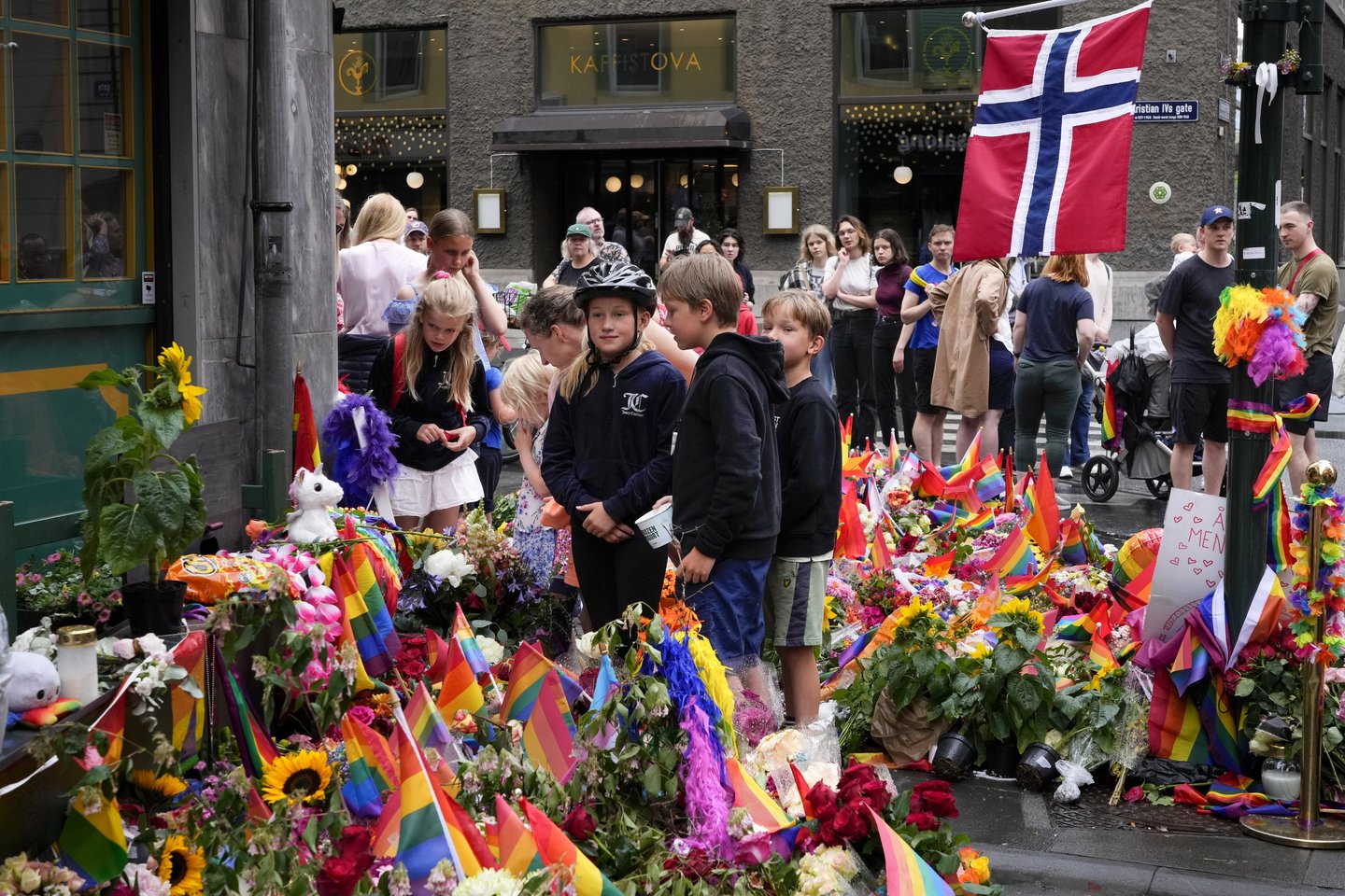 Norvegija gedi Oslo išpuolio aukų.<br>AP/Scanpix nuotr.