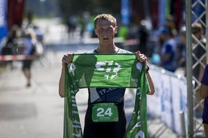 Karščiu alinusiame Varėnos triatlone triumfavo T. Burbulis ir R. Cimarmanaitė