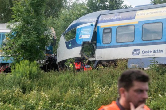 Čekijoje susidūrus traukiniams žuvo vienas žmogus, penki sužeisti