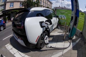 Elektromobilių įsigijimo kompensavimui prašoma 300 tūkst. eurų