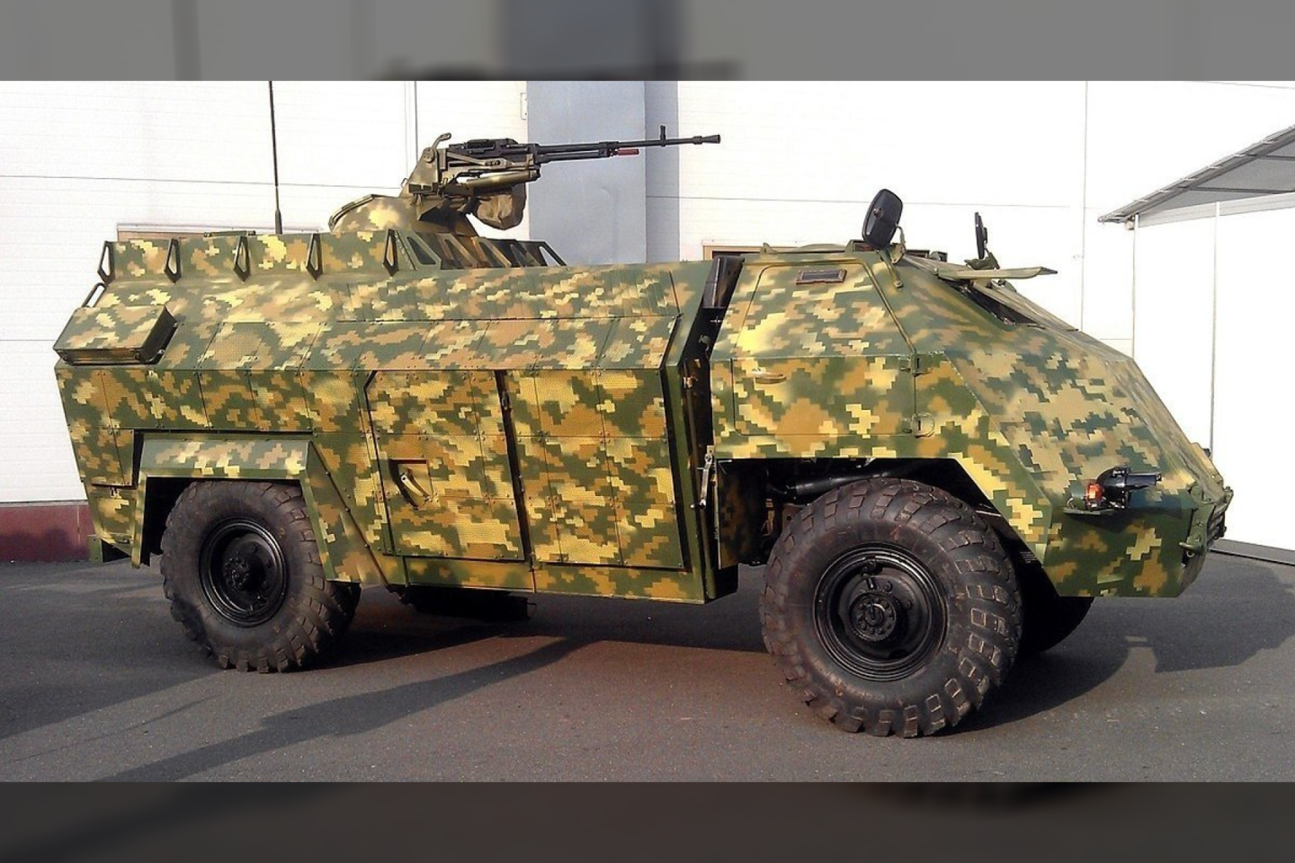 „Ovod“ – tai labai retas šarvuotis, kompaktišas pėstininkų transporteris. Iš esmės tai – stipriai modifikuotas senas „GAZ-66“.