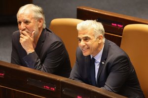 Izraelio parlamentas per pirmąjį balsavimą pritarė įstatymo projektui dėl naujų rinkimų