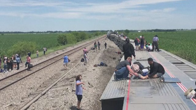 Aukų pareikalavusi avarija Misuryje: traukiniui susidūrus su sunkvežimiu žuvo 3 žmonės