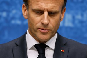 E. Macronas sako nevadinsiantis Rusijos „terorizmą remiančia valstybe“