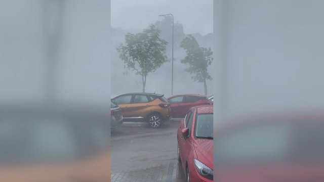 Po alinančių karščių – lietaus pliūpsnis: pasidalijo vaizdais iš audros Kaune