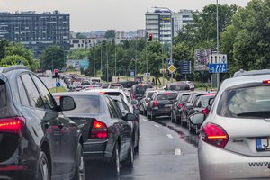 Priėmė galutinį sprendimą – pranešė, kada atsisveikinsime su automobiliais, turinčiais vidaus degimo variklius