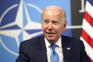 J. Bidenas paskelbė apie JAV pajėgų stiprinimą Europoje, NATO patvirtino planus Aljanso rytiniame sparne