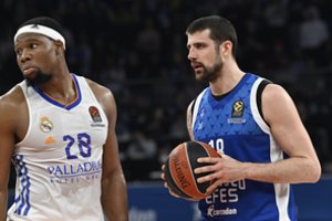 „Anadolu Efes“ atsisveikino su vienu iš auksinių pergalių kalviu