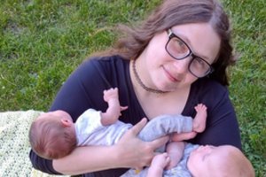 12 vaikų mama tapo senele sulaukus vos 37-erių: dėdė už sūnėną vyresnis 2 mėnesiais