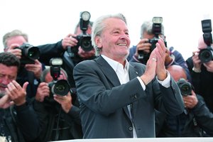 Kultiniam prancūzų aktoriui Alainui Delonui pabodo gyventi: nori eutanazijos