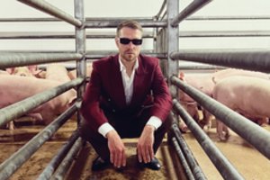 Naują kūrinį „Imperatorius“ pristatantis Mantas Stonkus suvaidino bjaurų ir pavojingą personažą