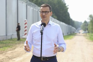 Lenkija baigė tiesti tvorą Baltarusijos pasienyje