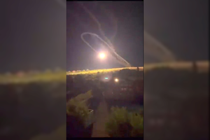 Kodėl rusų raketa Ukrainoje apsisuko ir rėžėsi ten, iš kur buvo paleista? Nepamirštamą vaizdą paaiškino specialistas