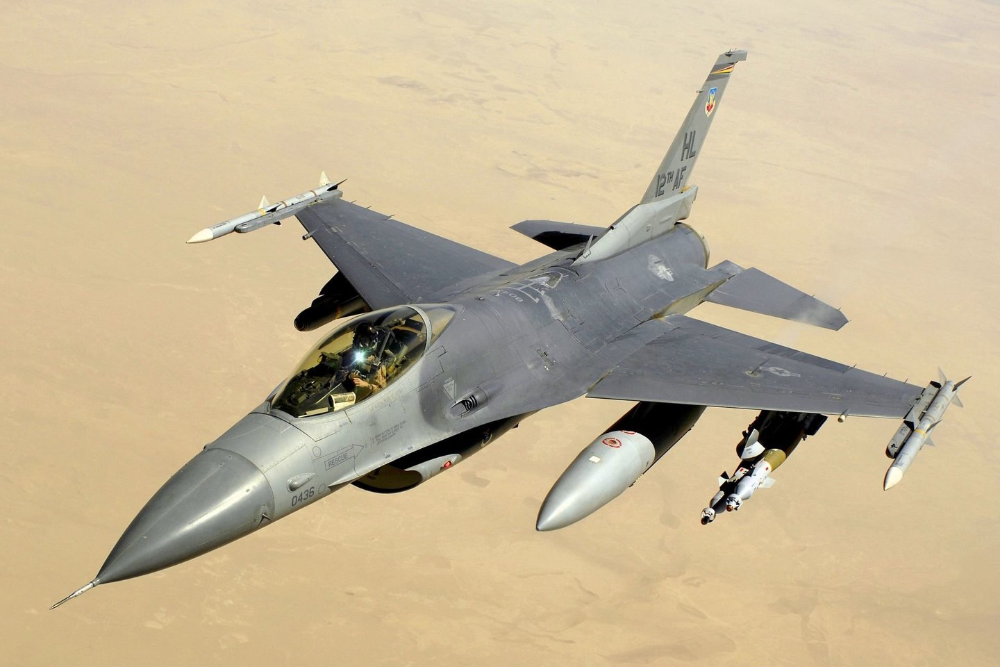  „Turėtume jiems parduoti F-16 naikintuvų ir juos modernizuoti“, – sakė J.Bidenas, pridurdamas, kad nėra pagrindo sieti pardavimą su Turkijos pritarimu Suomijos ir Švedijos stojimui į NATO.<br> Wikimedia commons
