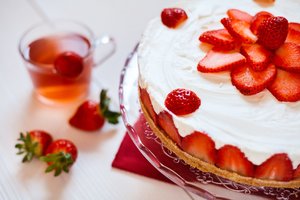 Nekeptas varškės tortas su braškėmis: vasara be jo neįsivaizduojama