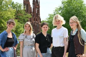 VDA parodų salėse „Titanikas“ – šių metų Akademijos absolventų ir talentingiausių jaunųjų dizainerių darbai