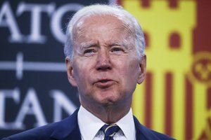 J. Bidenas per klaidą įvardijo Šveicariją kandidate į NATO