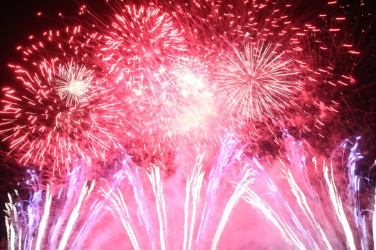 Baiminasi profesionalių fejerverkų uždraudimo Vilniuje: miestą aplenktų kino kompanijos, garsūs atlikėjai