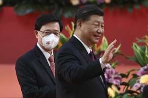 Xi Jinpingas giria Kinijos valdymą Honkonge, minėdamas jo perėmimo 25-ąsias metines