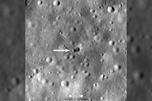 Keistas atvejis: į Mėnulį įsirėžusi paslaptinga raketa paliko net du kraterius
