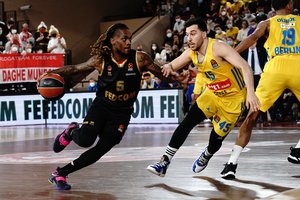 P. Lee jungiasi prie „Panathinaikos“