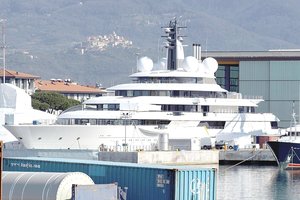 Dėl Italijoje areštuotos jachtos – galvosopis ir jos saugotojams: laivų išlaikymo išlaidos tapo kosminėmis