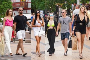 J. Basanavičiaus gatvėje Palangoje – stilių įvairovė: karštis poilsiautojus privertė išsirengti