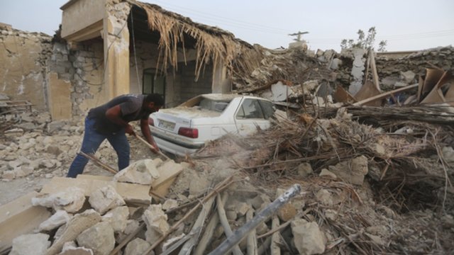 Virtinė stiprių žemės drebėjimų Irane: žuvo mažiausiai penki žmonės
