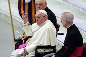 Popiežius apgailestauja turėjęs atšaukti vizitą Afrikoje