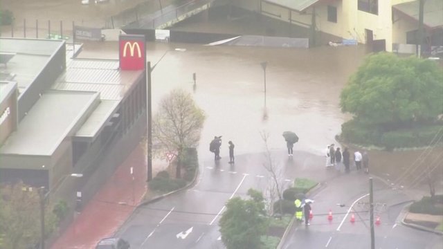 Sidnėjuje tūkstančiams gyventojų įsakyta evakuotis: miestą užliejo potvyniai