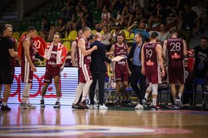 Latvijos krepšininkai galingai užbaigė pirmąjį atrankos etapą – tolyn žengė su 5 pergalėmis