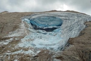 Italijoje po šešių gyvybių pareikalavusios ledyno griūties tęsiamos paieškos