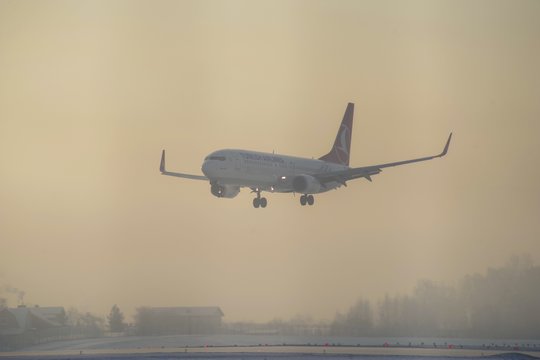 „Turkish Airlines“ lėktuvas Vilniuje negalėjo leisti dėl rūko.