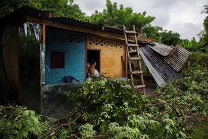 Iki uragano sustiprėjusi tropinė audra „Bonnie“ Centrinėje Amerikoje nusinešė tris gyvybes