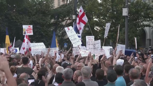 Tūkstančiai žmonių susirinko Tbilisio centre: išreiškė paramą Gruzijos siekiui stoti į ES ir NATO 
