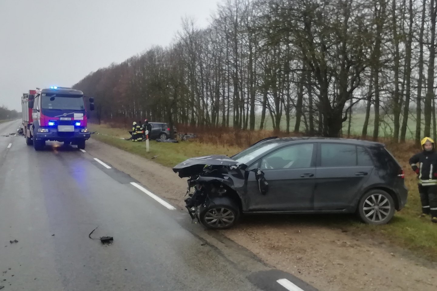  Girtas vairuotojas per baisią kaktomušą sužalojimų išvengė.<br> Šiaulių policijos nuotr.