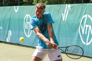 E. Butvilas pergaliningai pradėjo jaunių dvejetų Vimbldono titulo gynimą