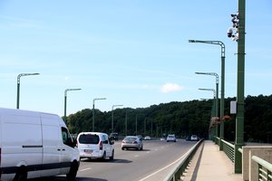 Koks greitis yra saugus atsižvelgiant į kelio dangą, automobilio techninę būklę ir kitas sąlygas